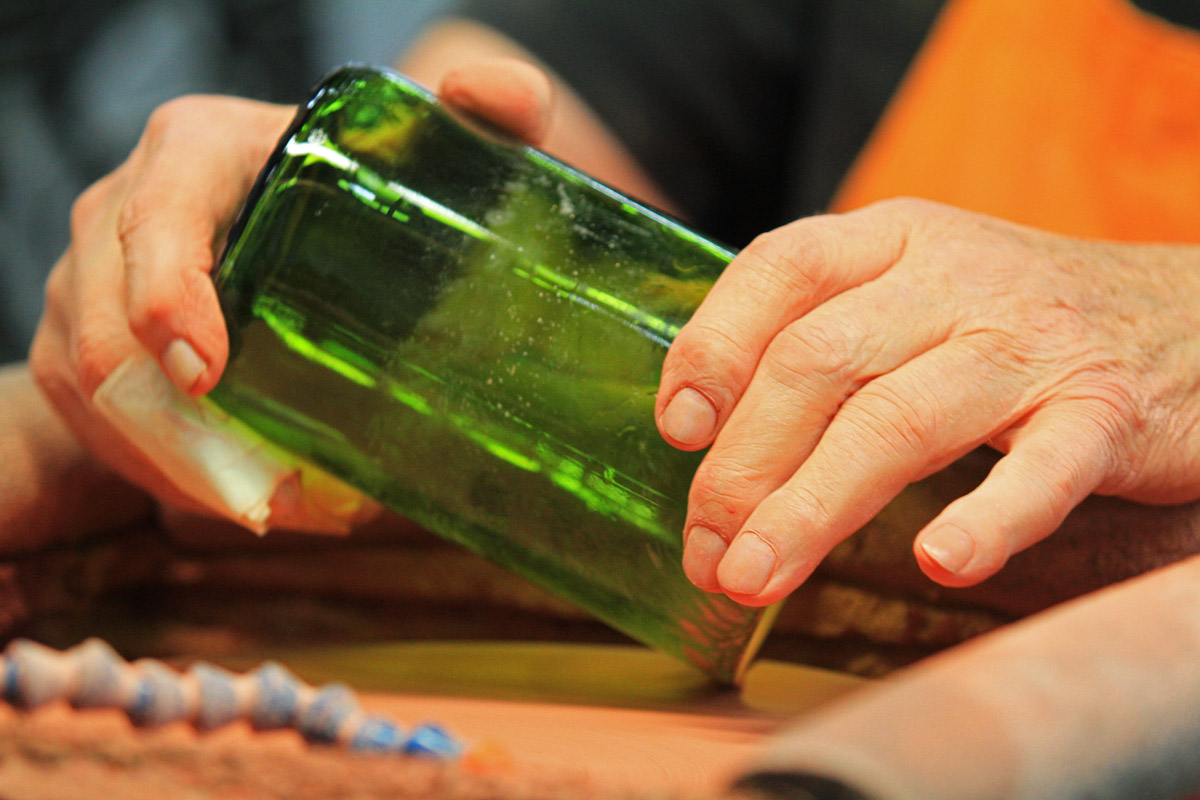 Wine bottle glass rim polishing