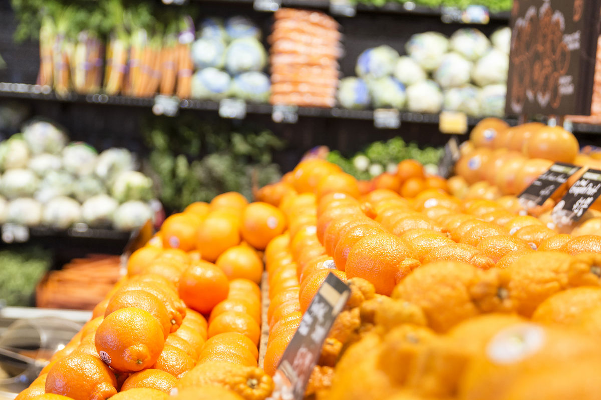 Grocery store oranges